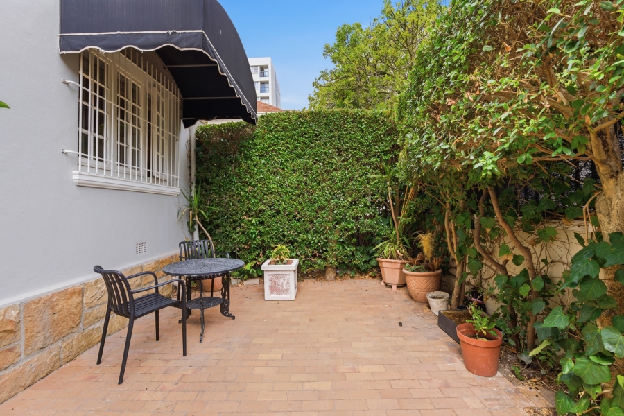 2 Bedroom Property for Sale in Sea Point Western Cape